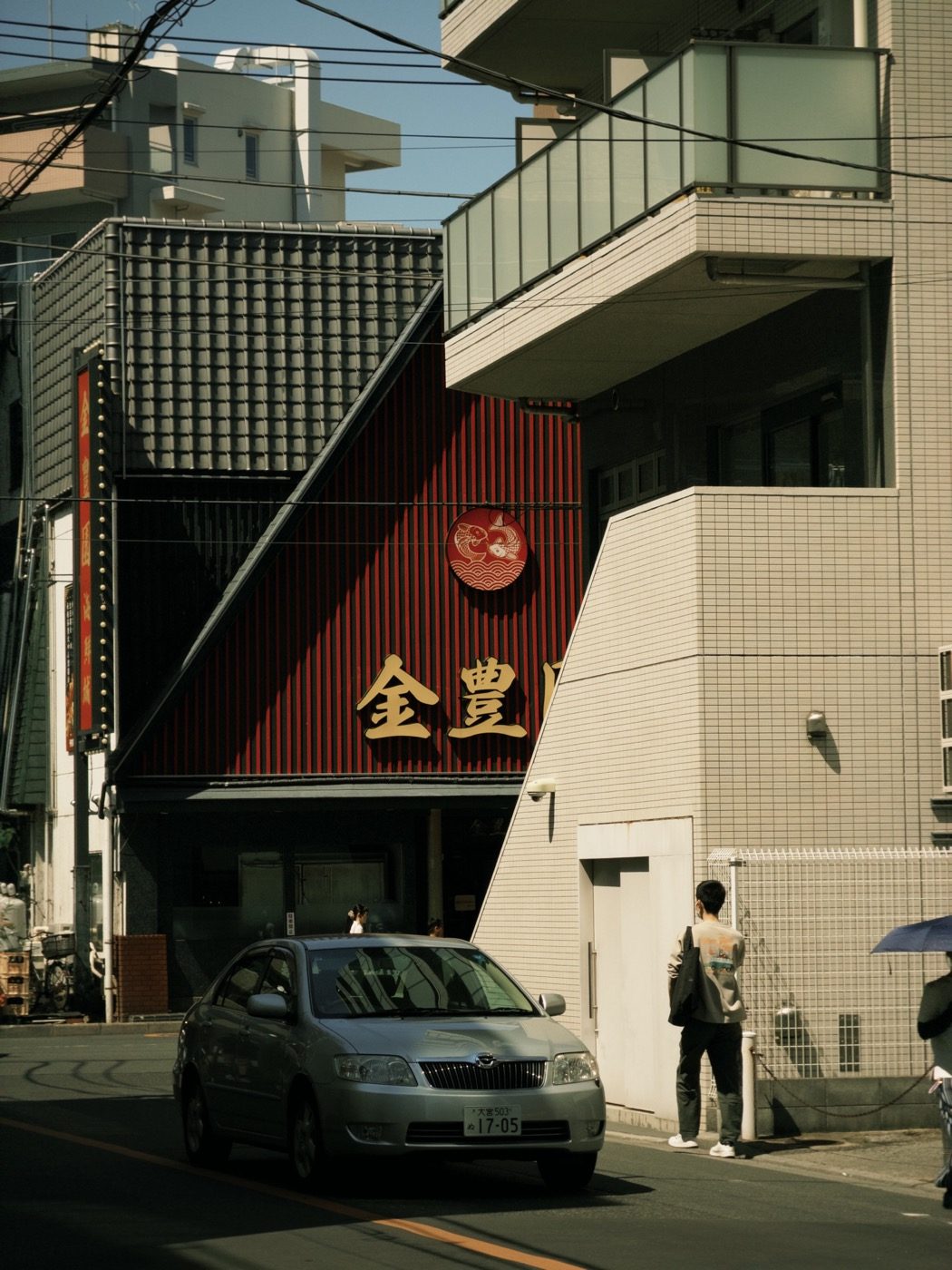 Street film look — FXN R on Android in OMO Roll
